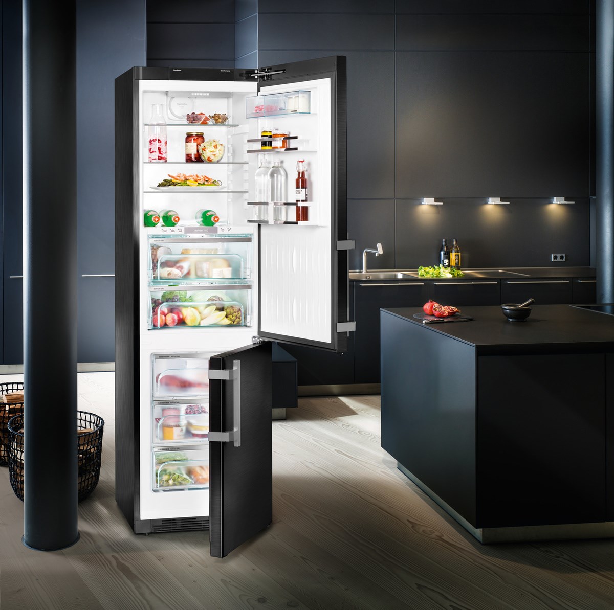 Холодильники новые модели. Холодильник Liebherr CBNPES 4858. Liebherr BIOFRESH CBNBS 4878. Холодильник Liebherr cbnbs4878. Холодильник Liebherr двухкамерный премиум.