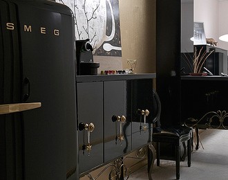 Ретро отзывы. Холодильник Smeg fab28rne. Smeg fab30lbl5. Холодильник Смег черный в интерьере. Smeg fa8005rao5.